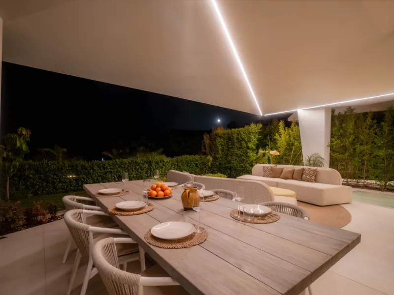 We are proud to present an exceptional contemporary villa located in the heart of Nueva Andalucía, within an exclusive gated community renowned for having one of the most advanced security systems in the area, ensuring a truly private and secure living en