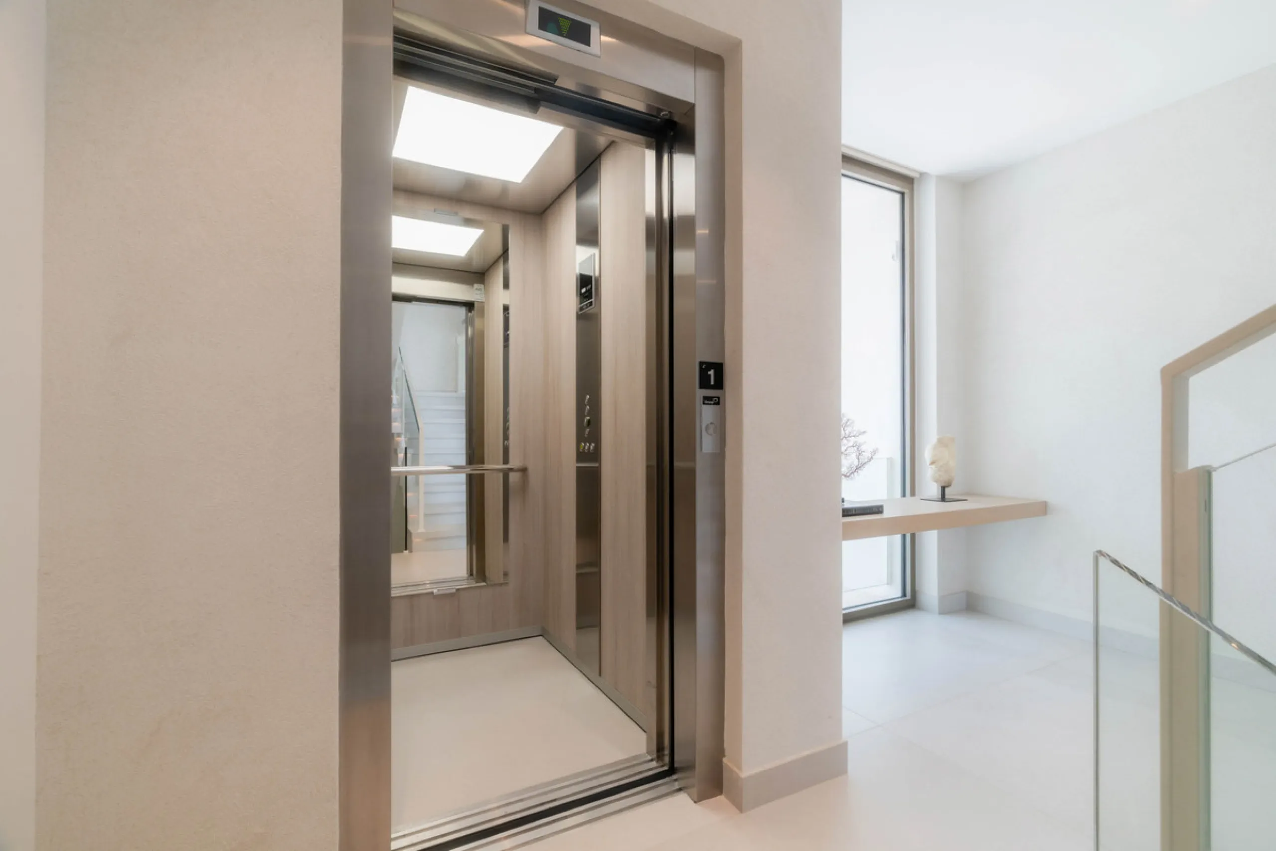 We are proud to present an exceptional contemporary villa located in the heart of Nueva Andalucía, within an exclusive gated community renowned for having one of the most advanced security systems in the area, ensuring a truly private and secure living en