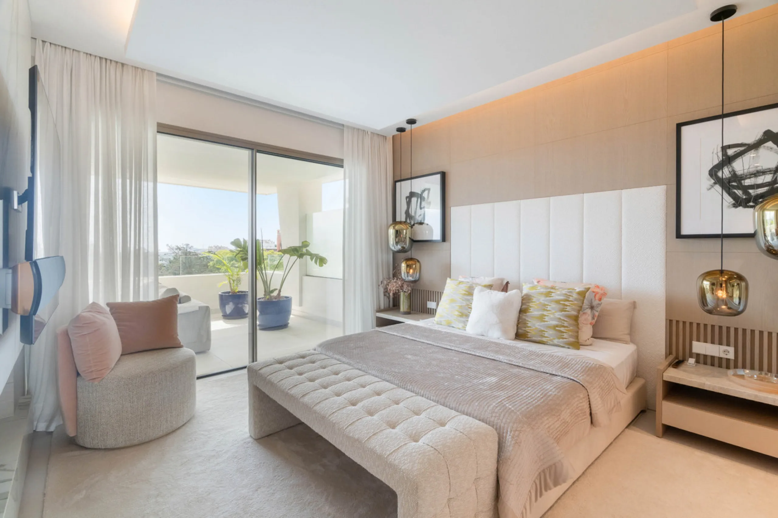 We are proud to present an exceptional contemporary villa located in the heart of Nueva Andalucía, within an exclusive gated community renowned for having one of the most advanced security systems in the area, ensuring a truly private and secure living en