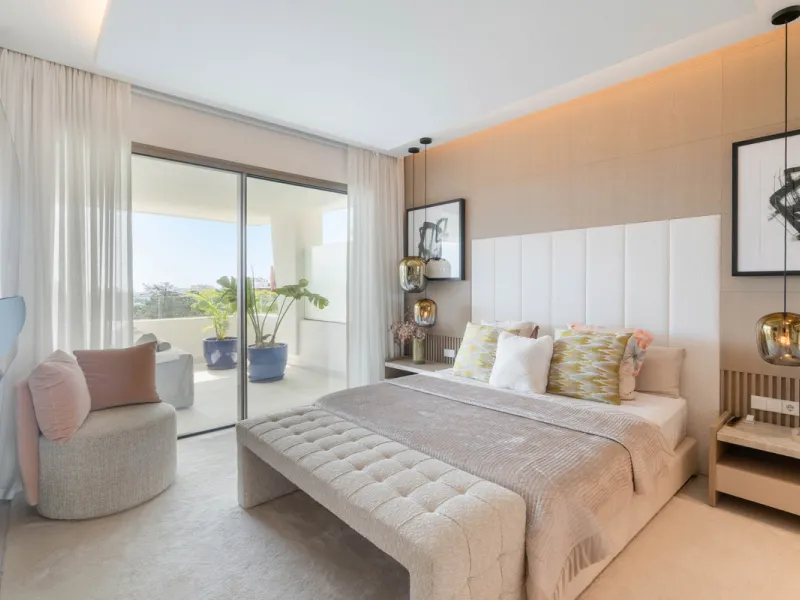 We are proud to present an exceptional contemporary villa located in the heart of Nueva Andalucía, within an exclusive gated community renowned for having one of the most advanced security systems in the area, ensuring a truly private and secure living en