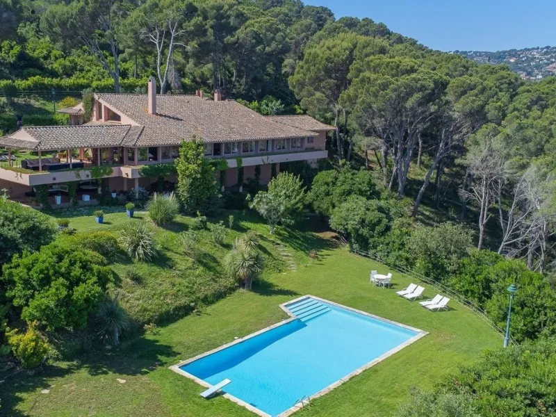 Exclusive architect-designed villa on the Costa Brava with sea views