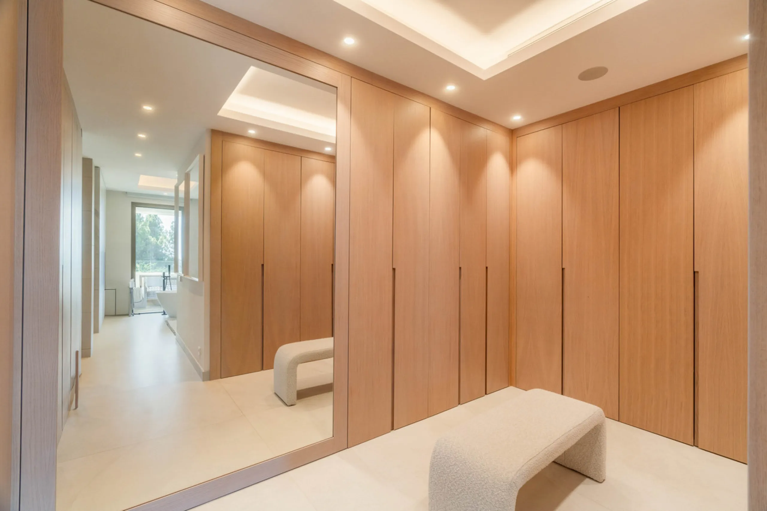 We are proud to present an exceptional contemporary villa located in the heart of Nueva Andalucía, within an exclusive gated community renowned for having one of the most advanced security systems in the area, ensuring a truly private and secure living en