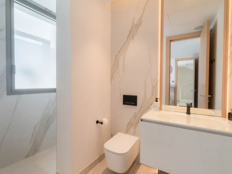 We are proud to present an exceptional contemporary villa located in the heart of Nueva Andalucía, within an exclusive gated community renowned for having one of the most advanced security systems in the area, ensuring a truly private and secure living en