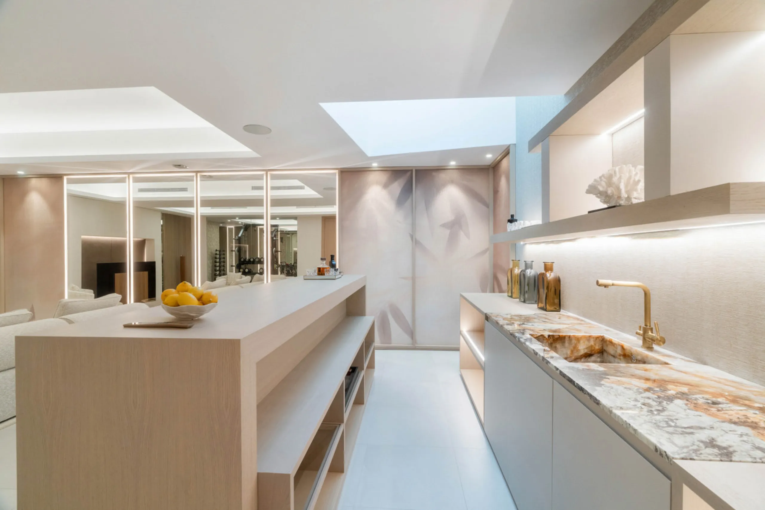 We are proud to present an exceptional contemporary villa located in the heart of Nueva Andalucía, within an exclusive gated community renowned for having one of the most advanced security systems in the area, ensuring a truly private and secure living en