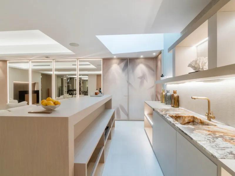 We are proud to present an exceptional contemporary villa located in the heart of Nueva Andalucía, within an exclusive gated community renowned for having one of the most advanced security systems in the area, ensuring a truly private and secure living en