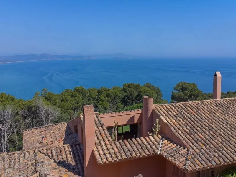 Exclusive architect-designed villa on the Costa Brava with sea views