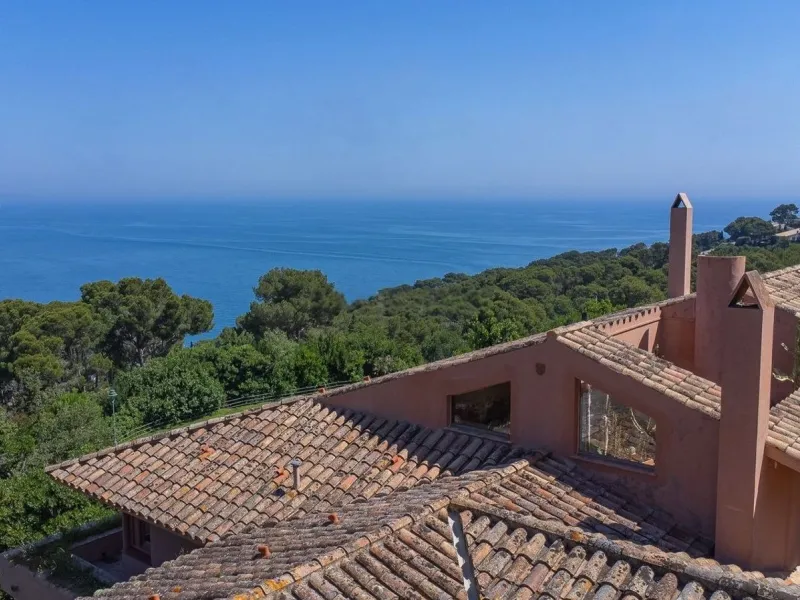 Exclusive architect-designed villa on the Costa Brava with sea views