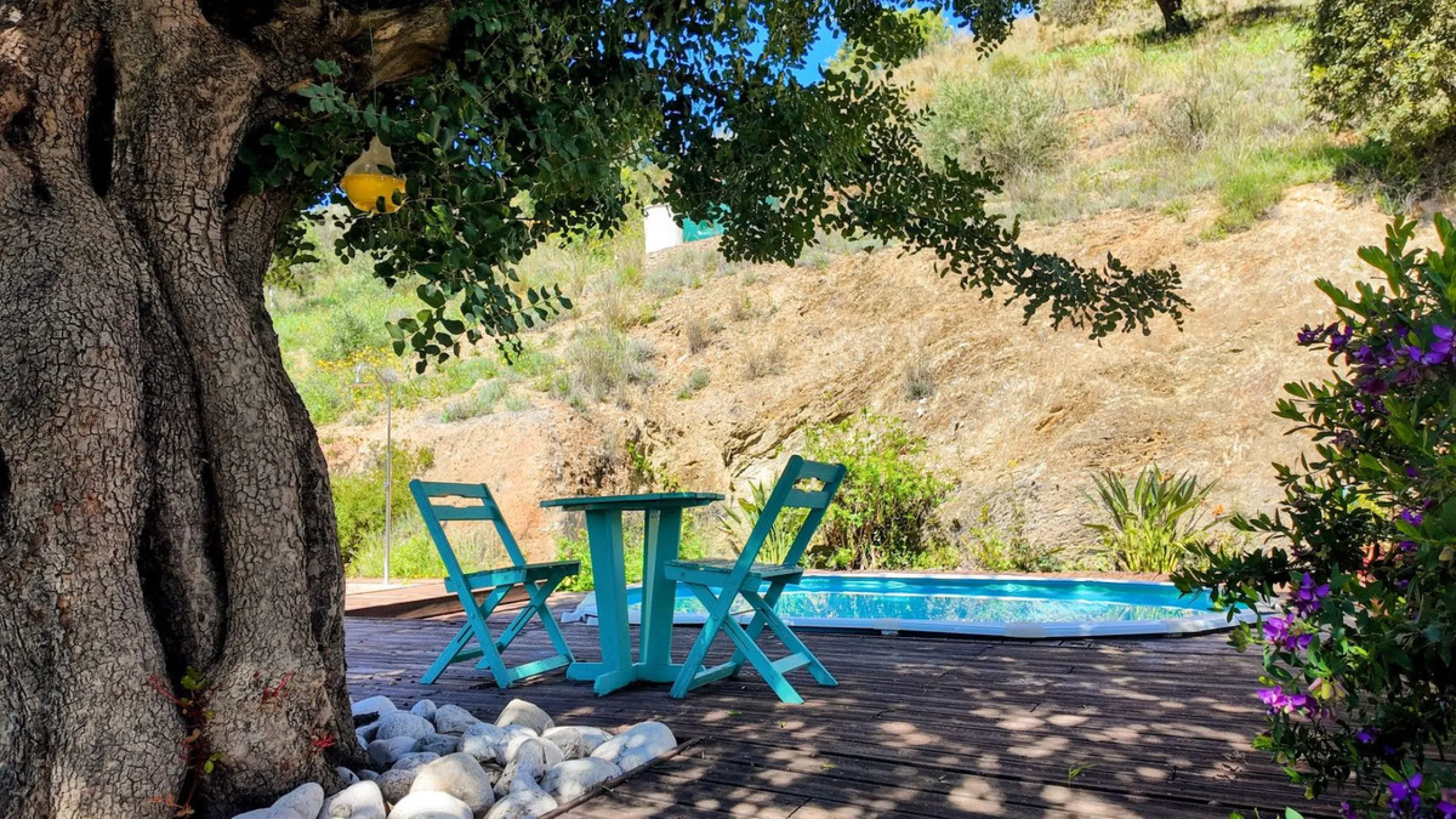 This charming property features a spacious 3-bedroom, 1-bathroom house with two levels, located in the peaceful Barranco del Sol neighborhood. only 25 min drive to Malaga