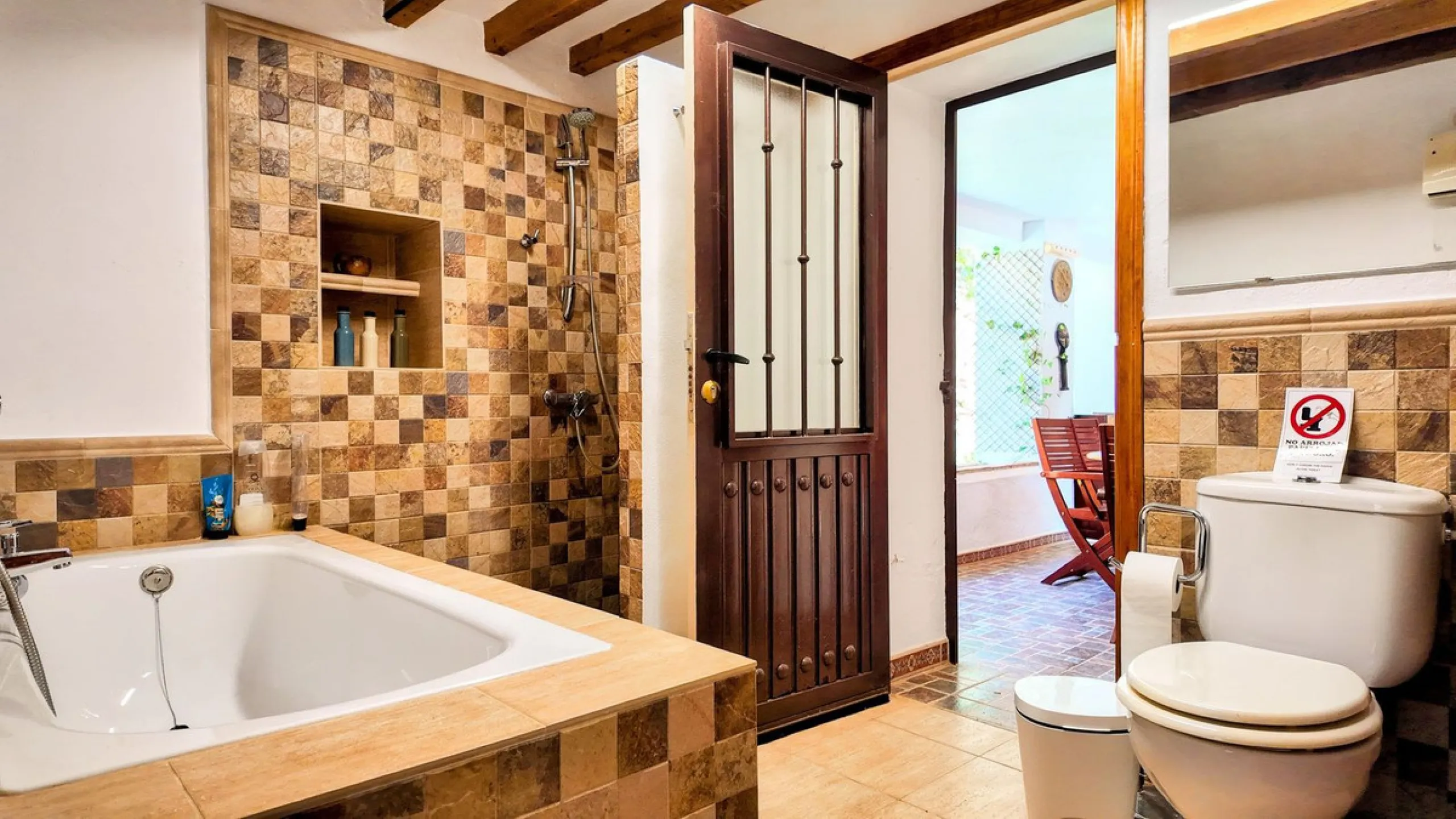 This charming property features a spacious 3-bedroom, 1-bathroom house with two levels, located in the peaceful Barranco del Sol neighborhood. only 25 min drive to Malaga