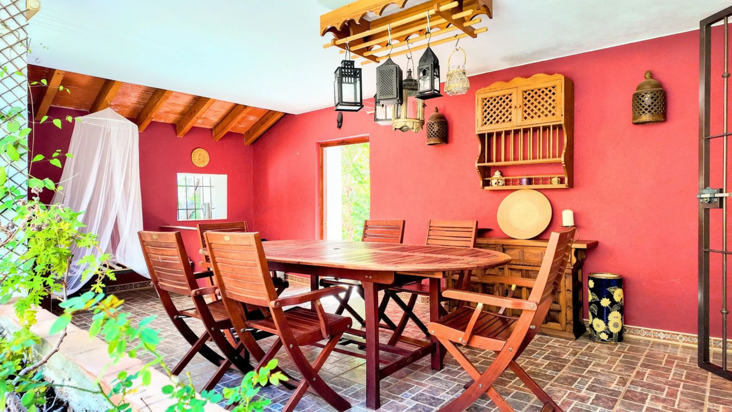 This charming property features a spacious 3-bedroom, 1-bathroom house with two levels, located in the peaceful Barranco del Sol neighborhood. only 25 min drive to Malaga