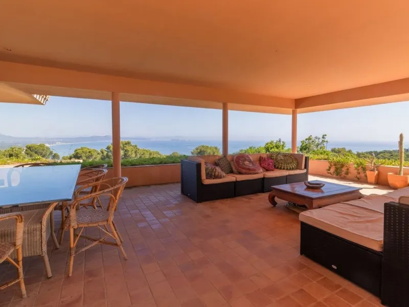Exclusive architect-designed villa on the Costa Brava with sea views