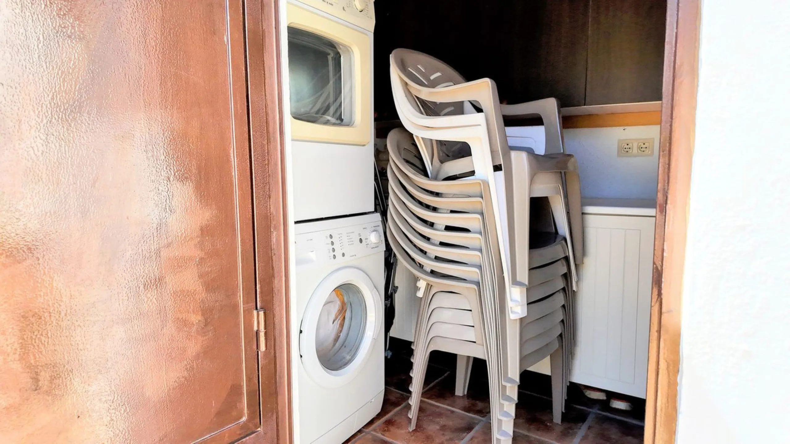 This charming property features a spacious 3-bedroom, 1-bathroom house with two levels, located in the peaceful Barranco del Sol neighborhood. only 25 min drive to Malaga