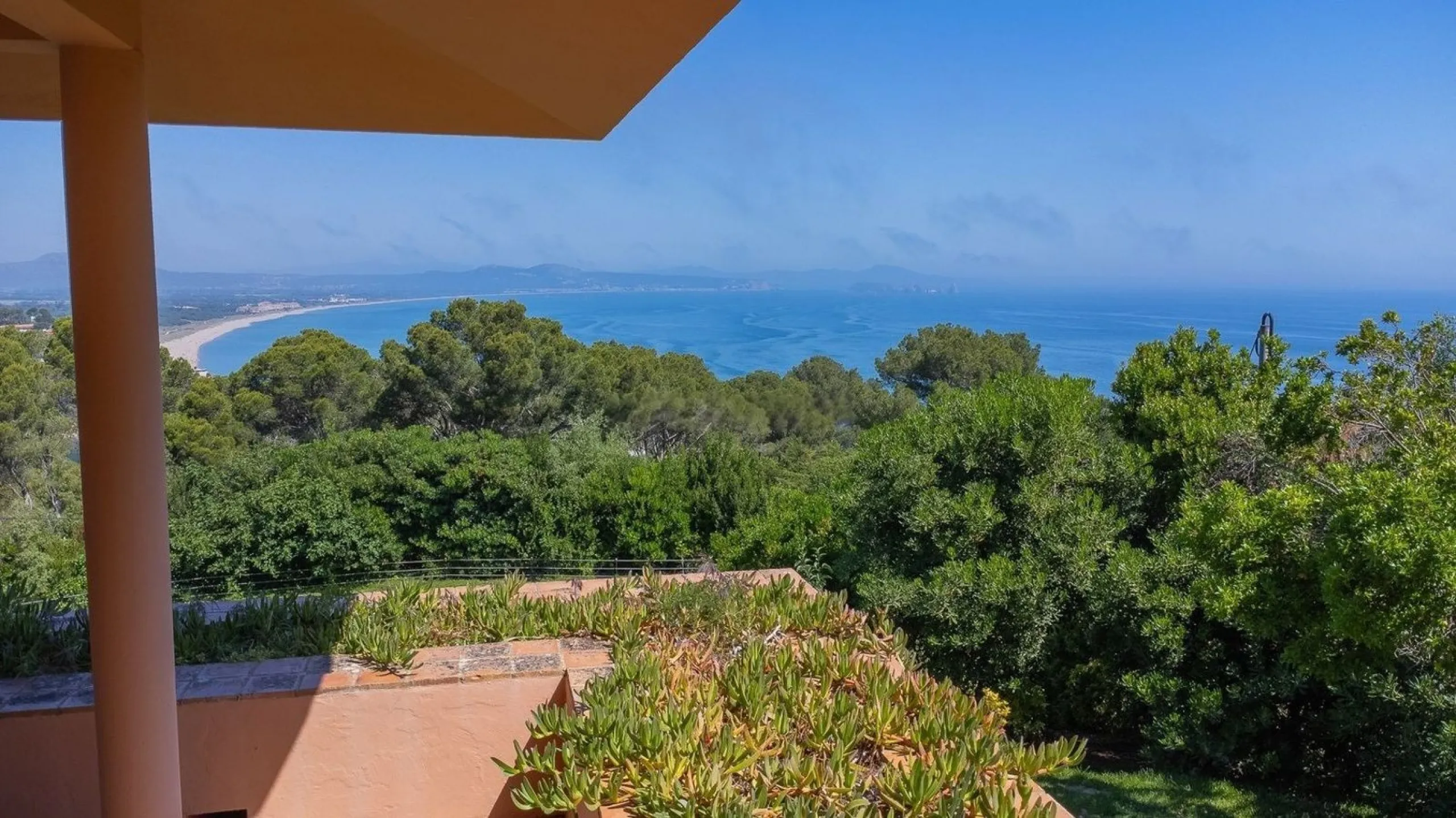 Exclusive architect-designed villa on the Costa Brava with sea views