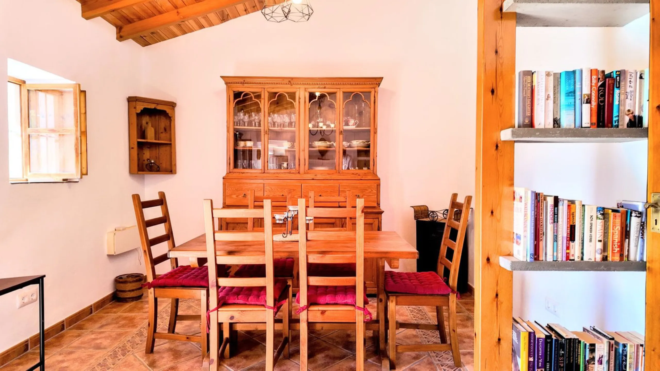 This charming property features a spacious 3-bedroom, 1-bathroom house with two levels, located in the peaceful Barranco del Sol neighborhood. only 25 min drive to Malaga