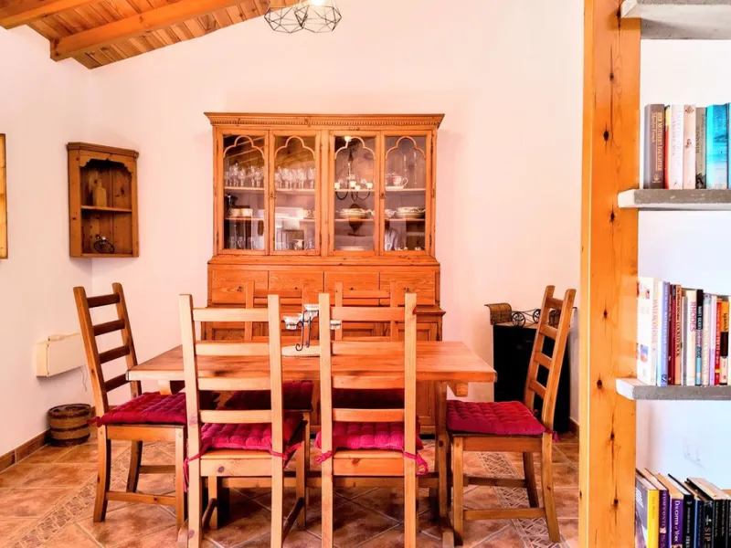 This charming property features a spacious 3-bedroom, 1-bathroom house with two levels, located in the peaceful Barranco del Sol neighborhood. only 25 min drive to Malaga