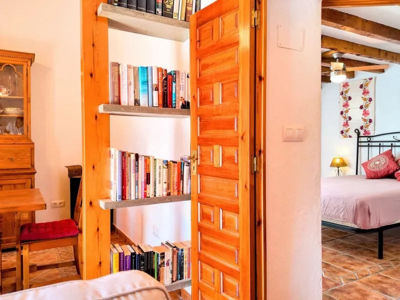 This charming property features a spacious 3-bedroom, 1-bathroom house with two levels, located in the peaceful Barranco del Sol neighborhood. only 25 min drive to Malaga
