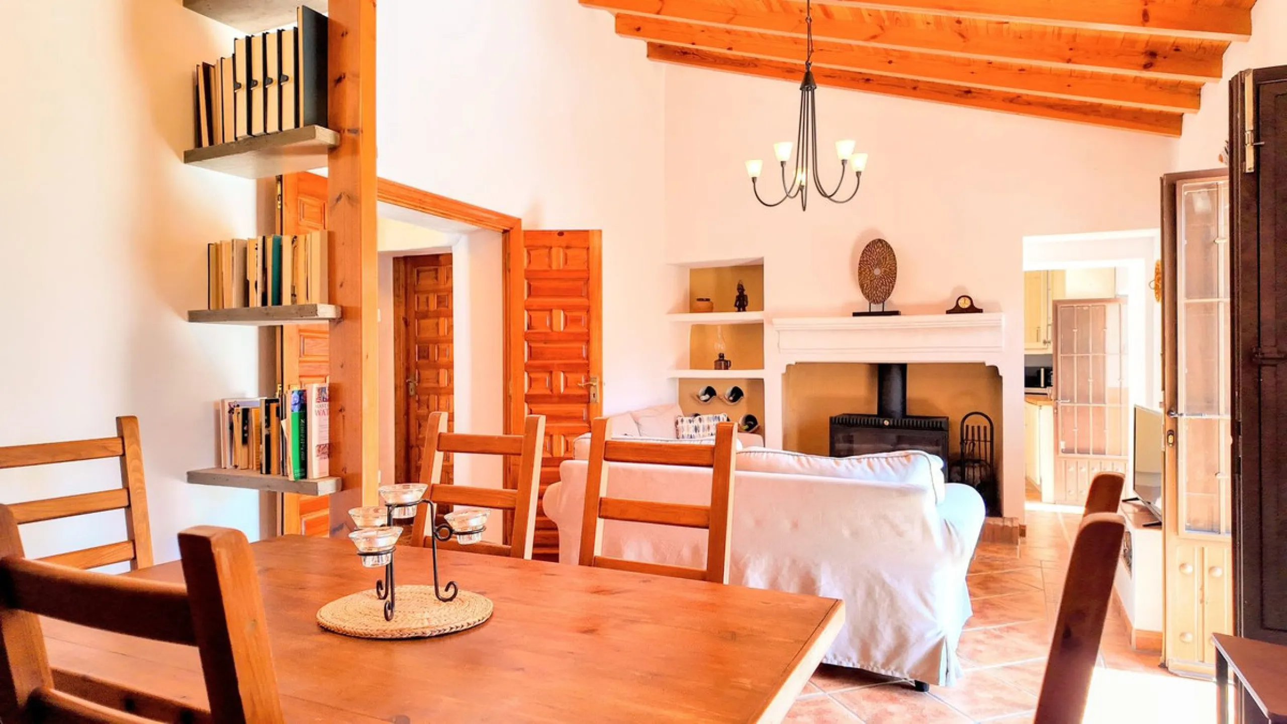 This charming property features a spacious 3-bedroom, 1-bathroom house with two levels, located in the peaceful Barranco del Sol neighborhood. only 25 min drive to Malaga