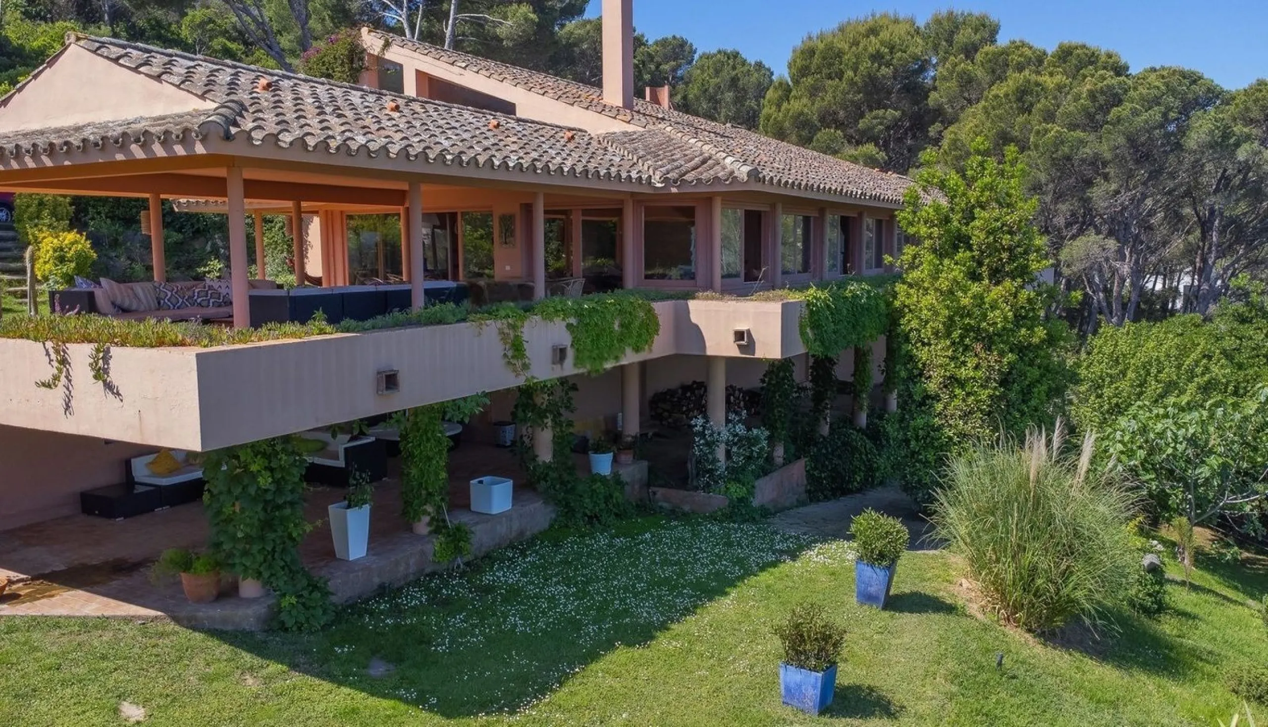Exclusive architect-designed villa on the Costa Brava with sea views