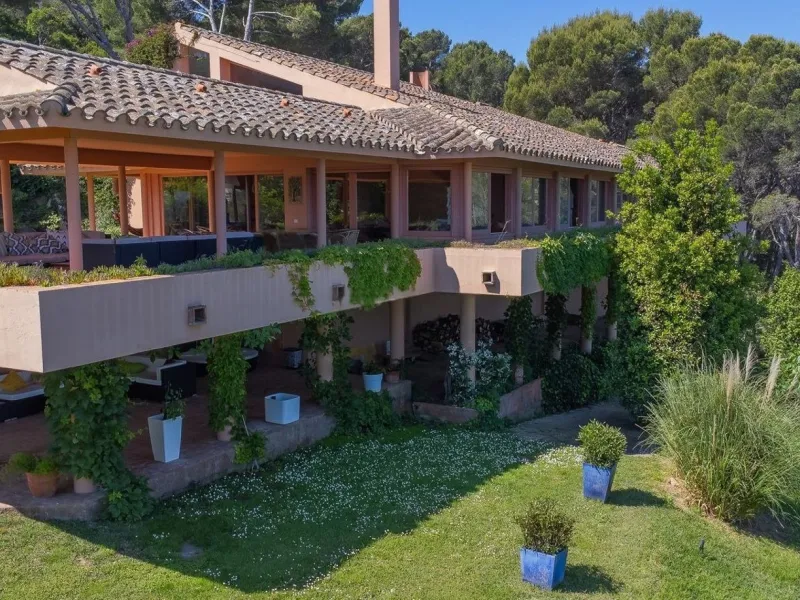 Exclusive architect-designed villa on the Costa Brava with sea views