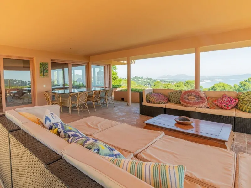 Exclusive architect-designed villa on the Costa Brava with sea views