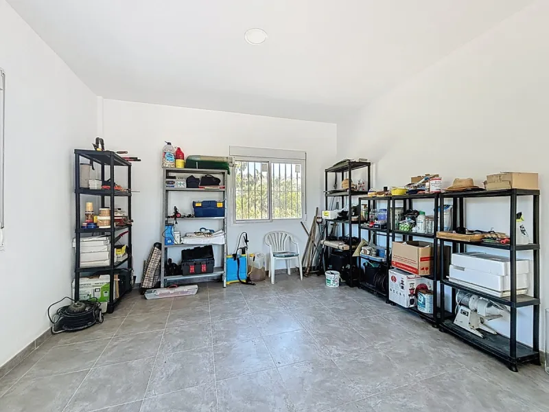 This impressive finca near Almayate spans almost 32,000 m2 of land and offers ample space for peace, self-sufficiency or small-scale farming projects. At its heart lies a charming house of approx. 200 m2, thoughtfully designed with three bedrooms and thre