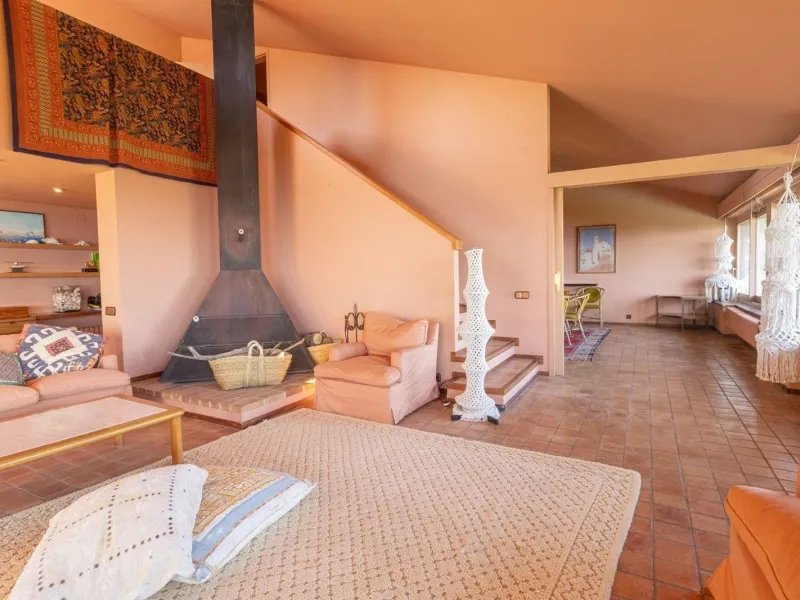 Exclusive architect-designed villa on the Costa Brava with sea views