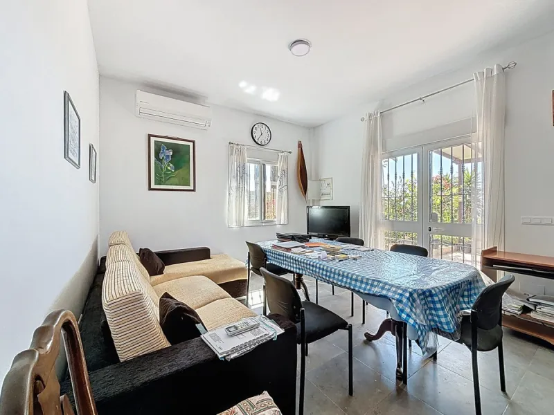This impressive finca near Almayate spans almost 32,000 m2 of land and offers ample space for peace, self-sufficiency or small-scale farming projects. At its heart lies a charming house of approx. 200 m2, thoughtfully designed with three bedrooms and thre