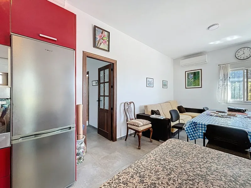 This impressive finca near Almayate spans almost 32,000 m2 of land and offers ample space for peace, self-sufficiency or small-scale farming projects. At its heart lies a charming house of approx. 200 m2, thoughtfully designed with three bedrooms and thre