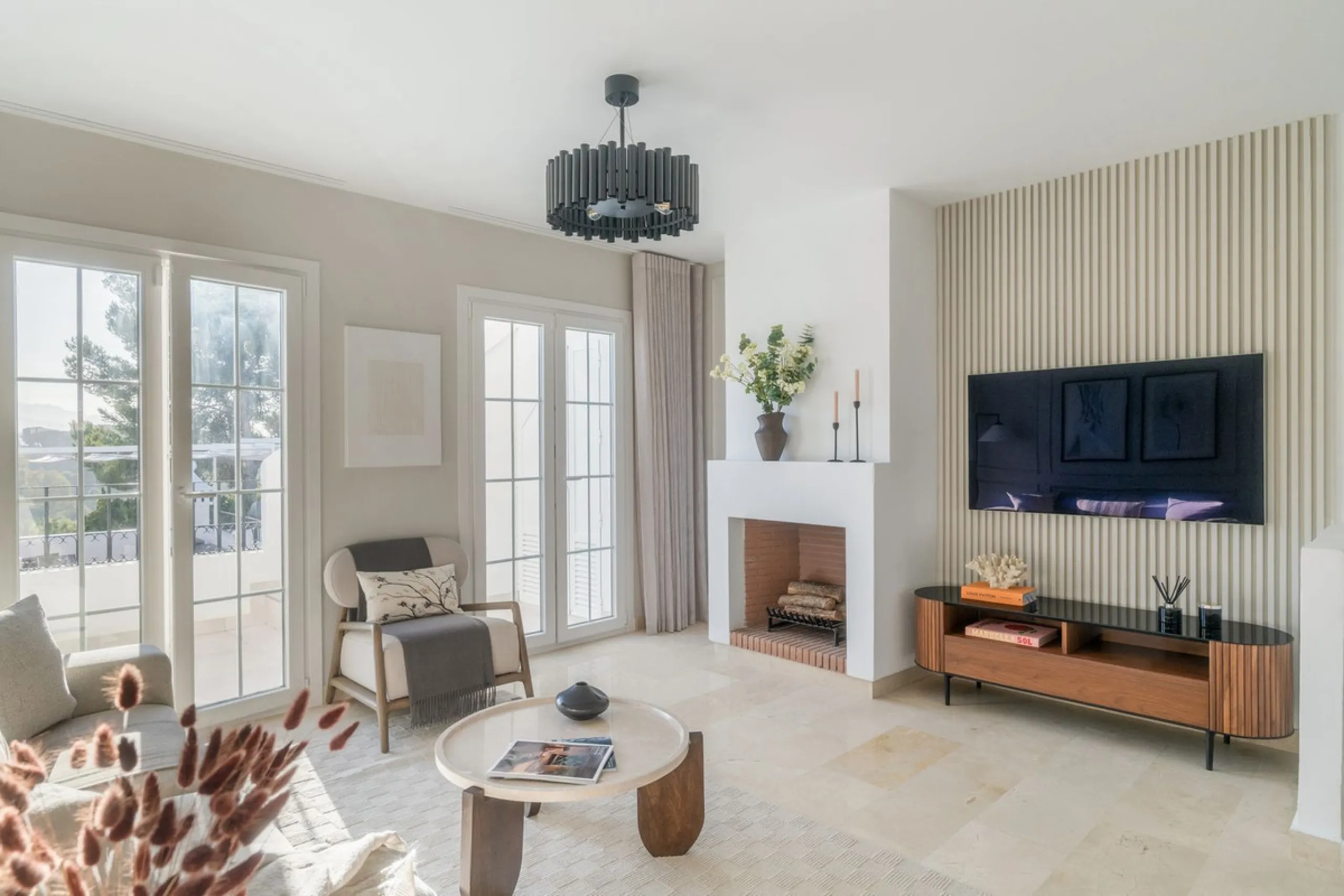 Stylish Townhouse with Scenic Views in Aloha Pueblo, Nueva Andalucía