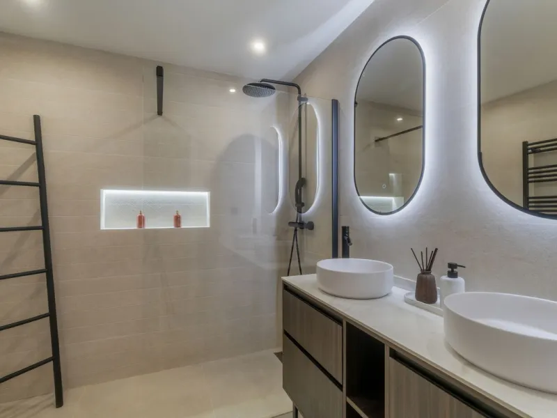 Stylish Townhouse with Scenic Views in Aloha Pueblo, Nueva Andalucía