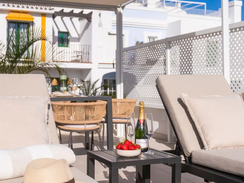 Stylish Townhouse with Scenic Views in Aloha Pueblo, Nueva Andalucía