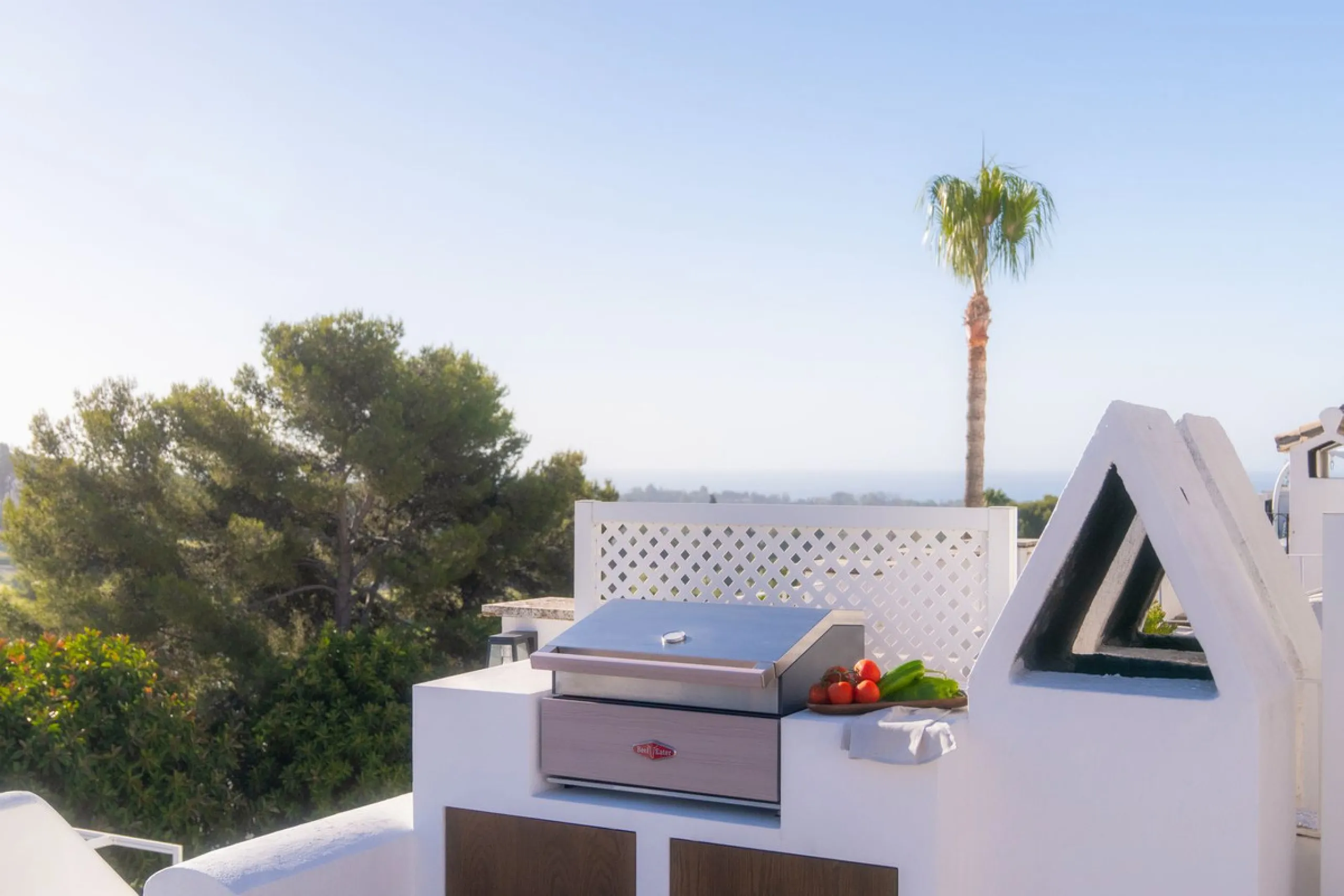 Stylish Townhouse with Scenic Views in Aloha Pueblo, Nueva Andalucía