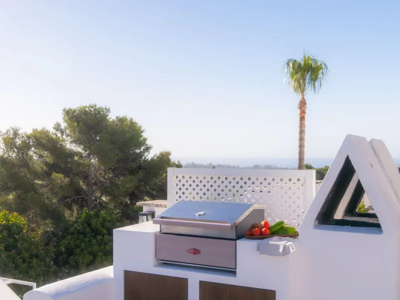 Stylish Townhouse with Scenic Views in Aloha Pueblo, Nueva Andalucía