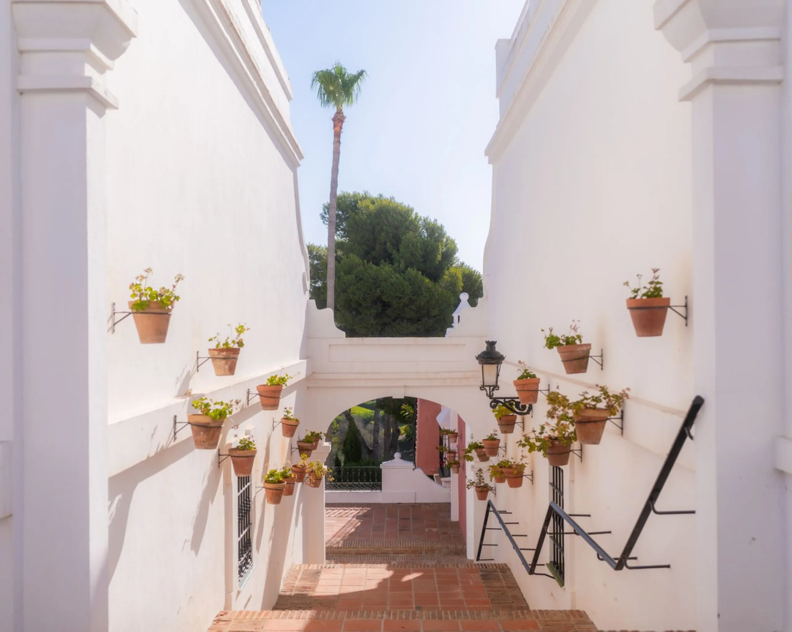 Stylish Townhouse with Scenic Views in Aloha Pueblo, Nueva Andalucía