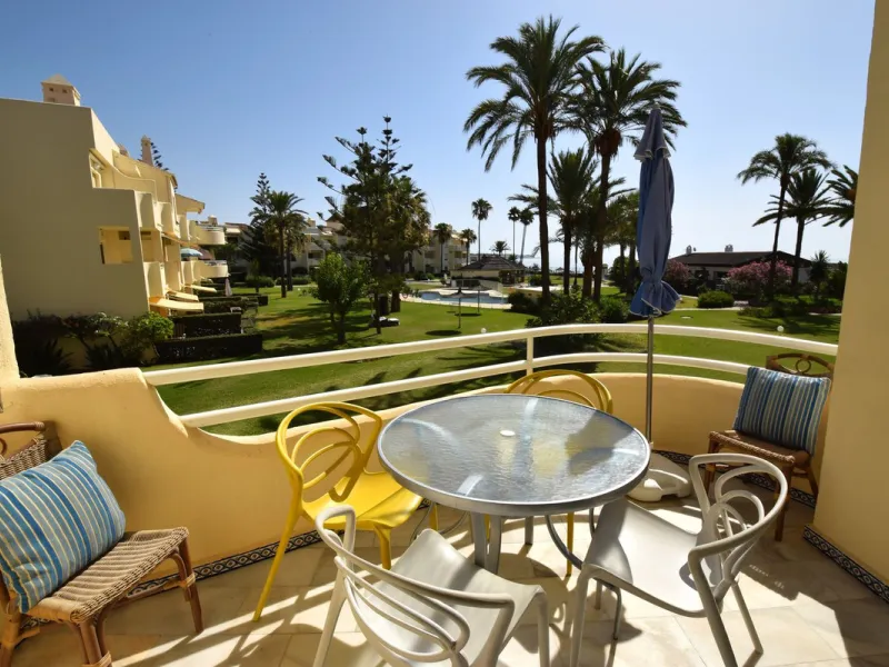 This is a fabulous 3 bedroom apartment in the front line beach complex of Las Mimosas in La Cala de Mijas. Set on the first floor with views over the beautiful gardens, pools and Mediterranean, this is the perfect spot for enjoying the beach life all year
