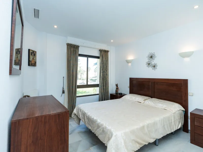 This is a fabulous 3 bedroom apartment in the front line beach complex of Las Mimosas in La Cala de Mijas. Set on the first floor with views over the beautiful gardens, pools and Mediterranean, this is the perfect spot for enjoying the beach life all year