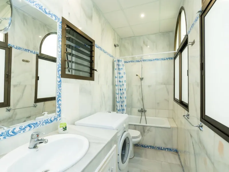 This is a fabulous 3 bedroom apartment in the front line beach complex of Las Mimosas in La Cala de Mijas. Set on the first floor with views over the beautiful gardens, pools and Mediterranean, this is the perfect spot for enjoying the beach life all year