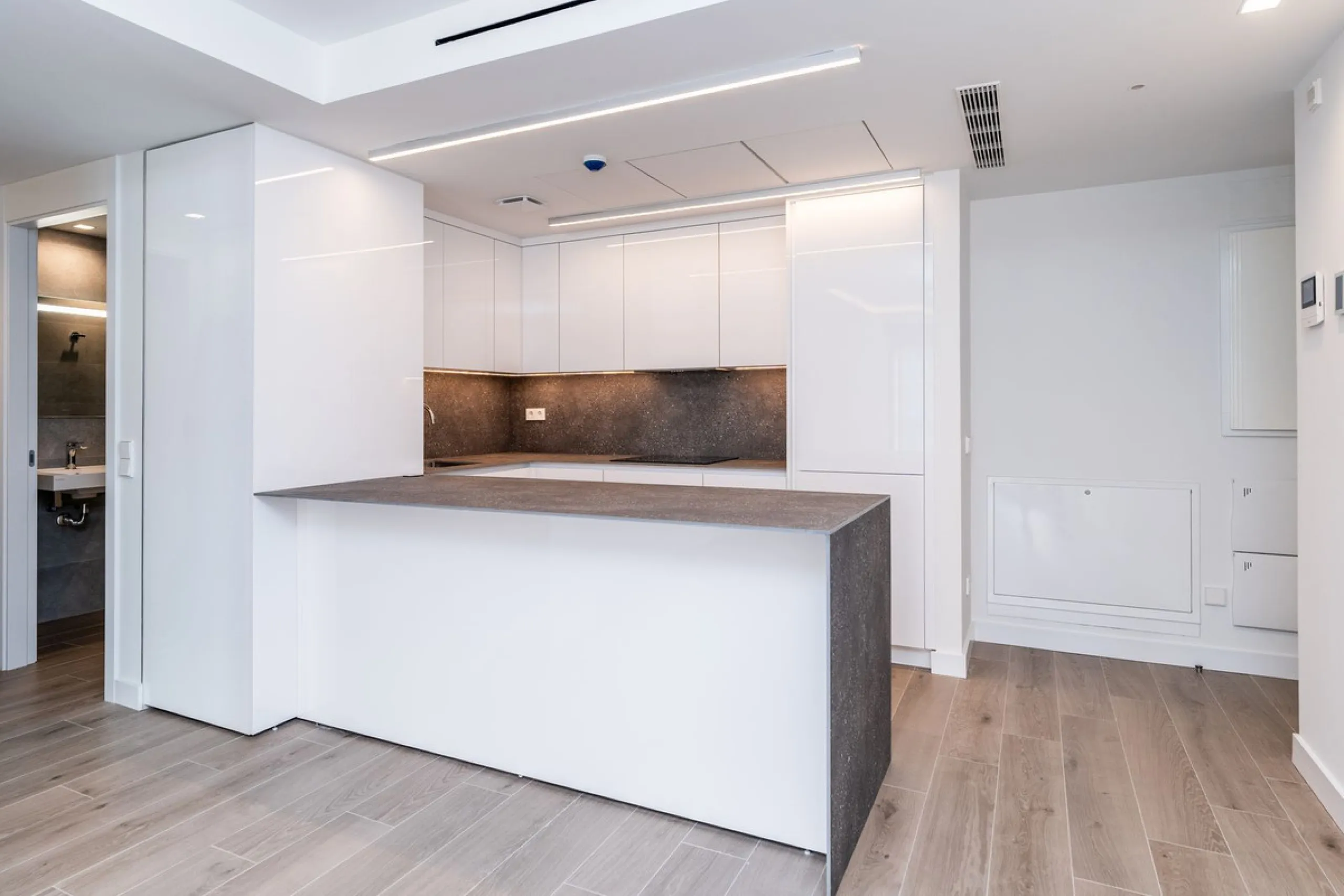 Apartment - Middle Floor Apartment в продаже в Fuengirola, Málaga. В доме 2 спален и 2 ванных комнат. Площадь дома 93 м²