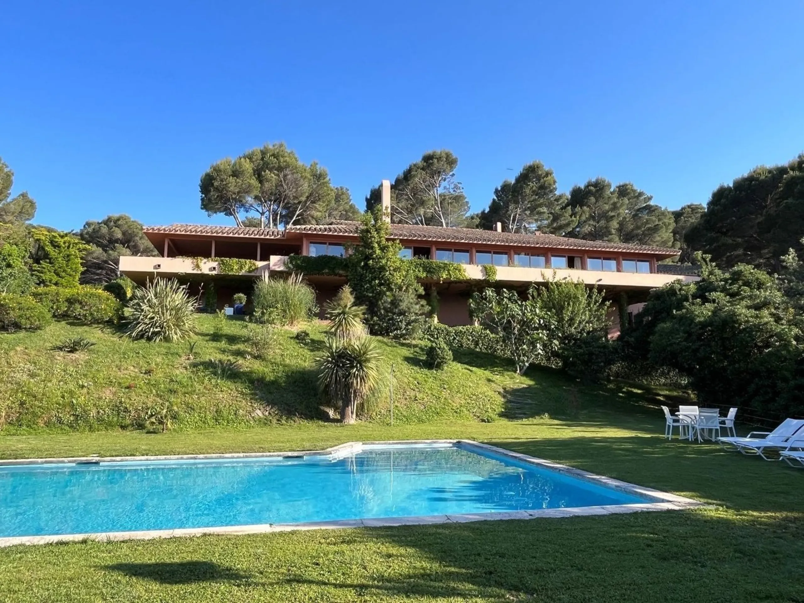 Exclusive architect-designed villa on the Costa Brava with sea views