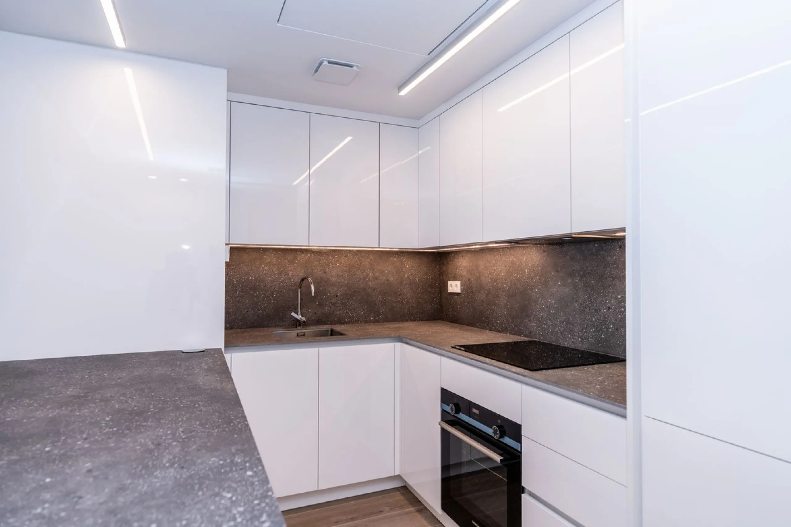 Apartment - Middle Floor Apartment в продаже в Fuengirola, Málaga. В доме 2 спален и 2 ванных комнат. Площадь дома 93 м²