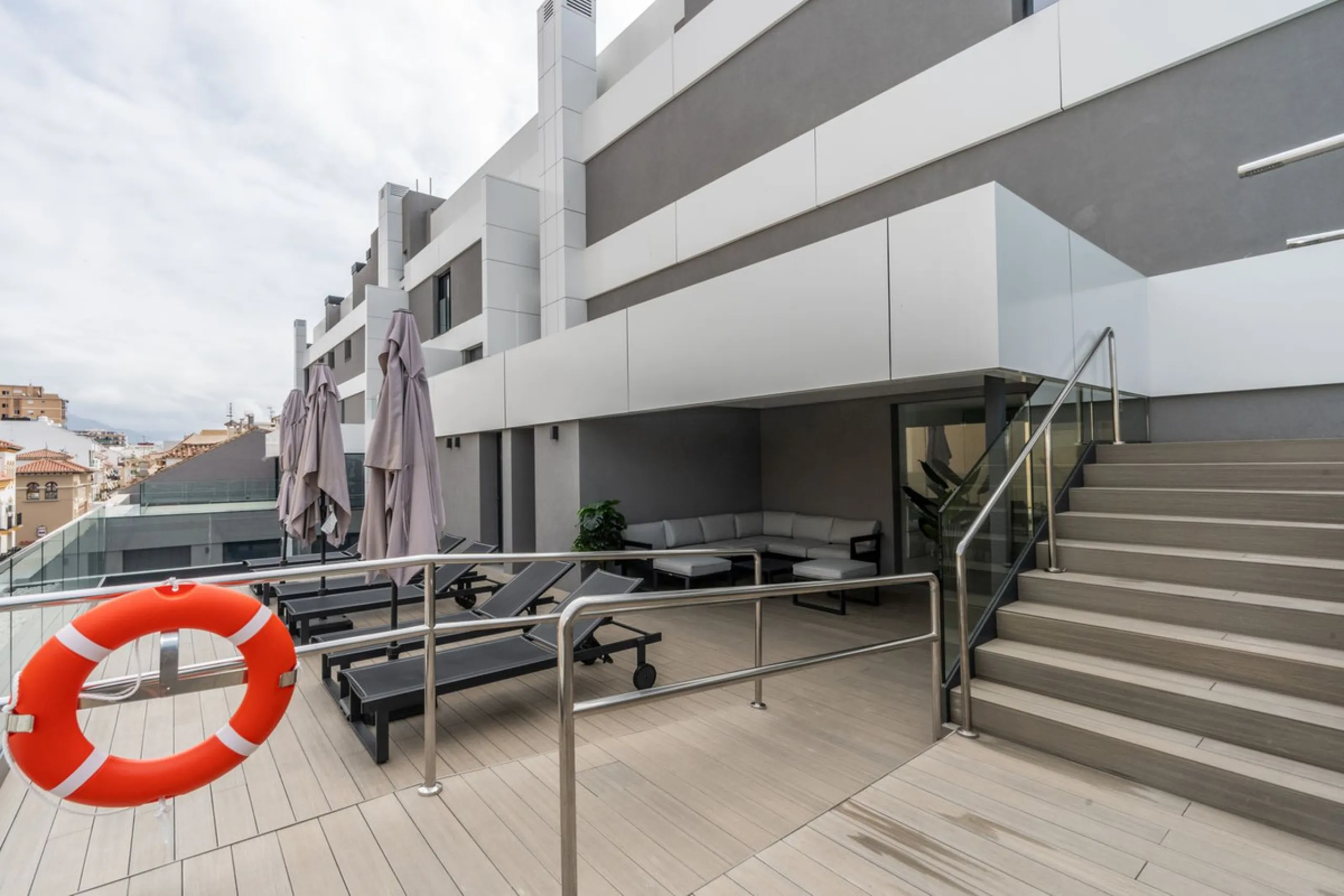 Apartment - Middle Floor Apartment в продаже в Fuengirola, Málaga. В доме 2 спален и 2 ванных комнат. Площадь дома 93 м²