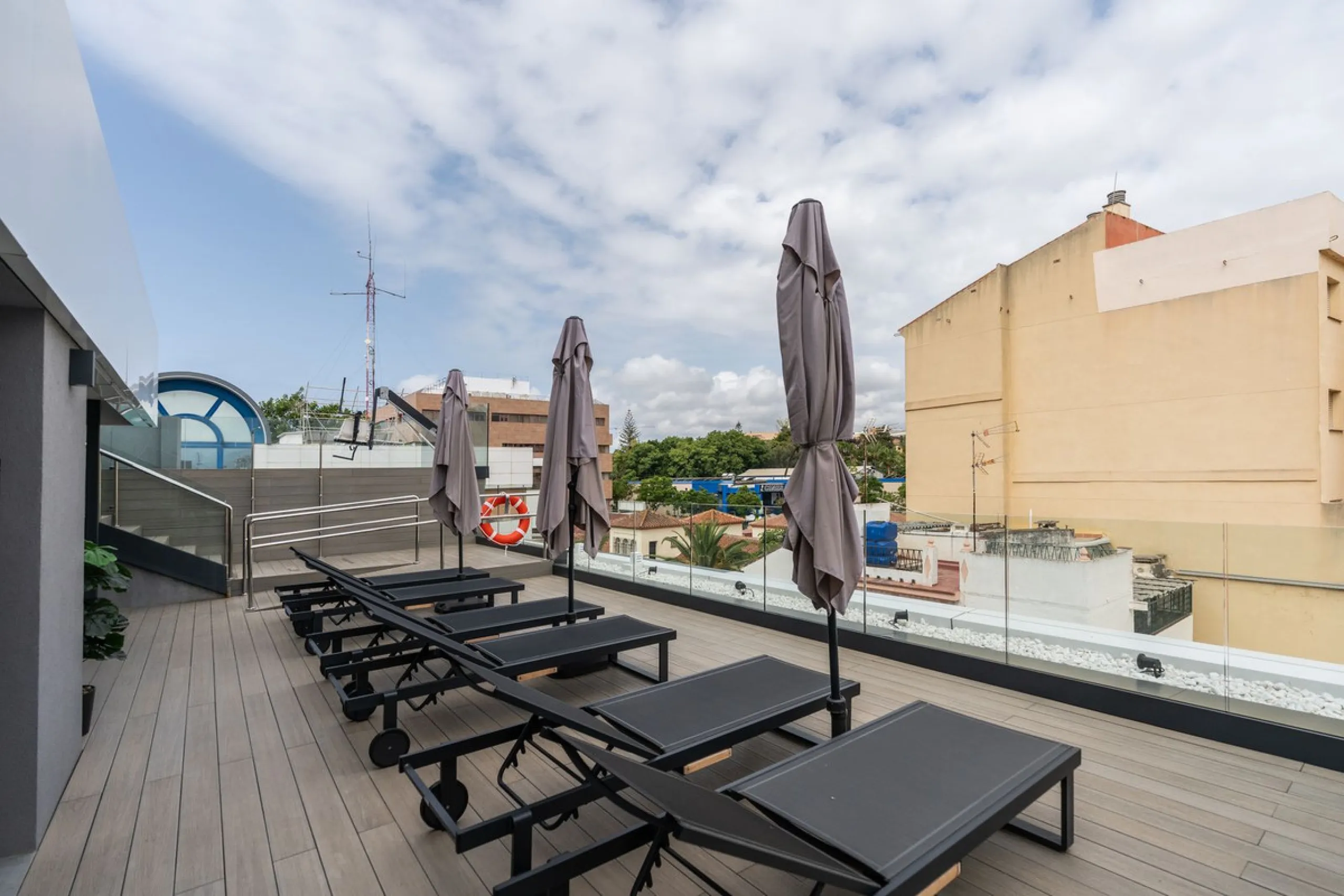 Apartment - Middle Floor Apartment в продаже в Fuengirola, Málaga. В доме 2 спален и 2 ванных комнат. Площадь дома 93 м²