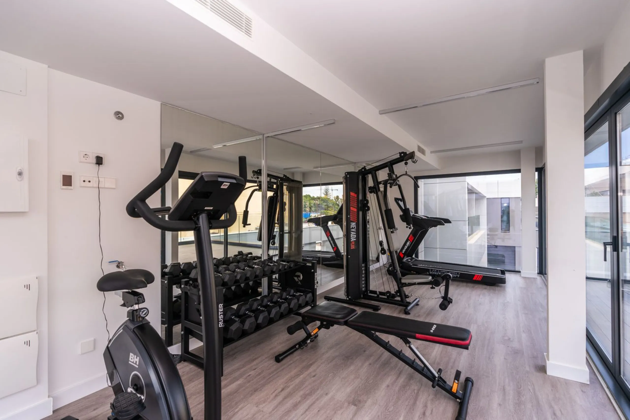 Apartment - Middle Floor Apartment в продаже в Fuengirola, Málaga. В доме 2 спален и 2 ванных комнат. Площадь дома 93 м²