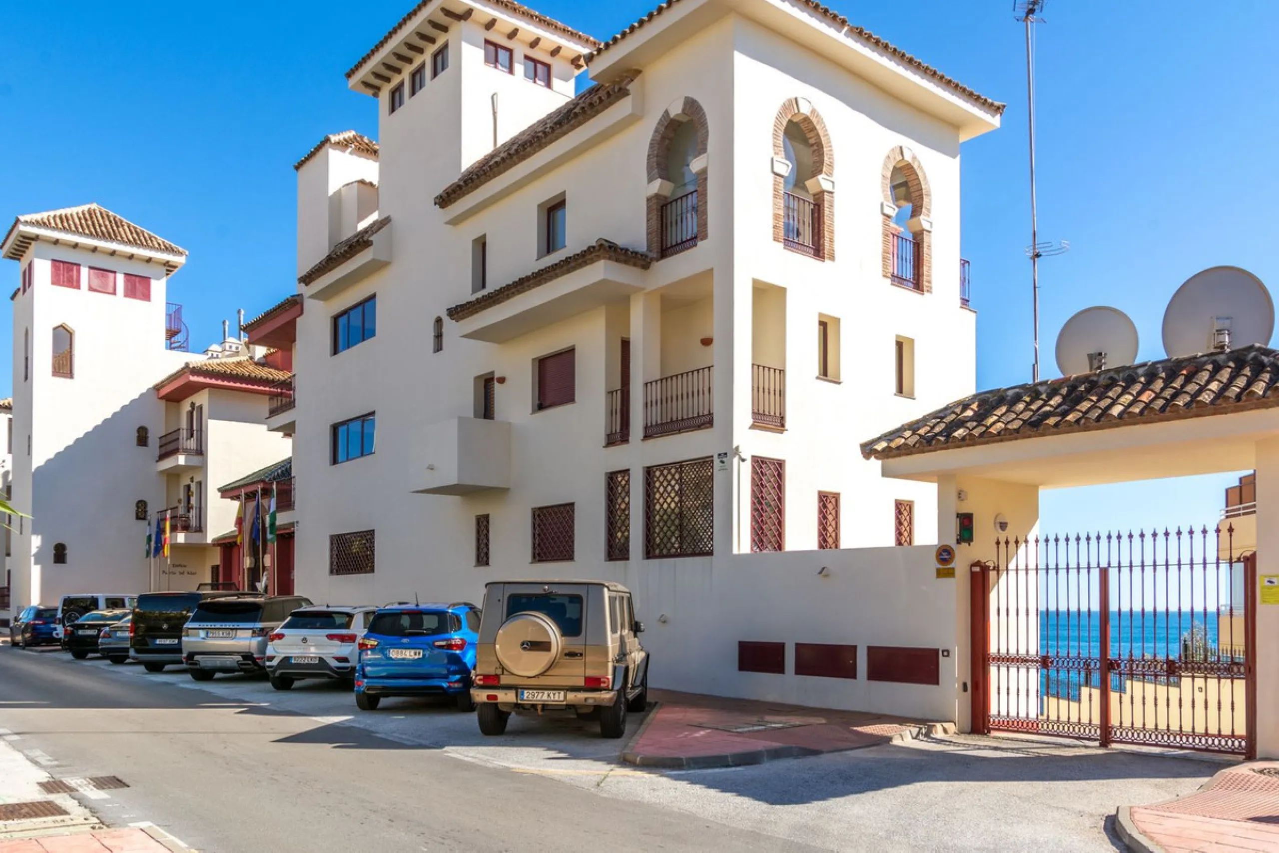 Beeindruckende Strand-Wohnung mit 3 Schlafzimmern in erstklassiger Lage Torrequebrada, mit weitreichendem und ungehindertem Blick auf das Mittelmeer