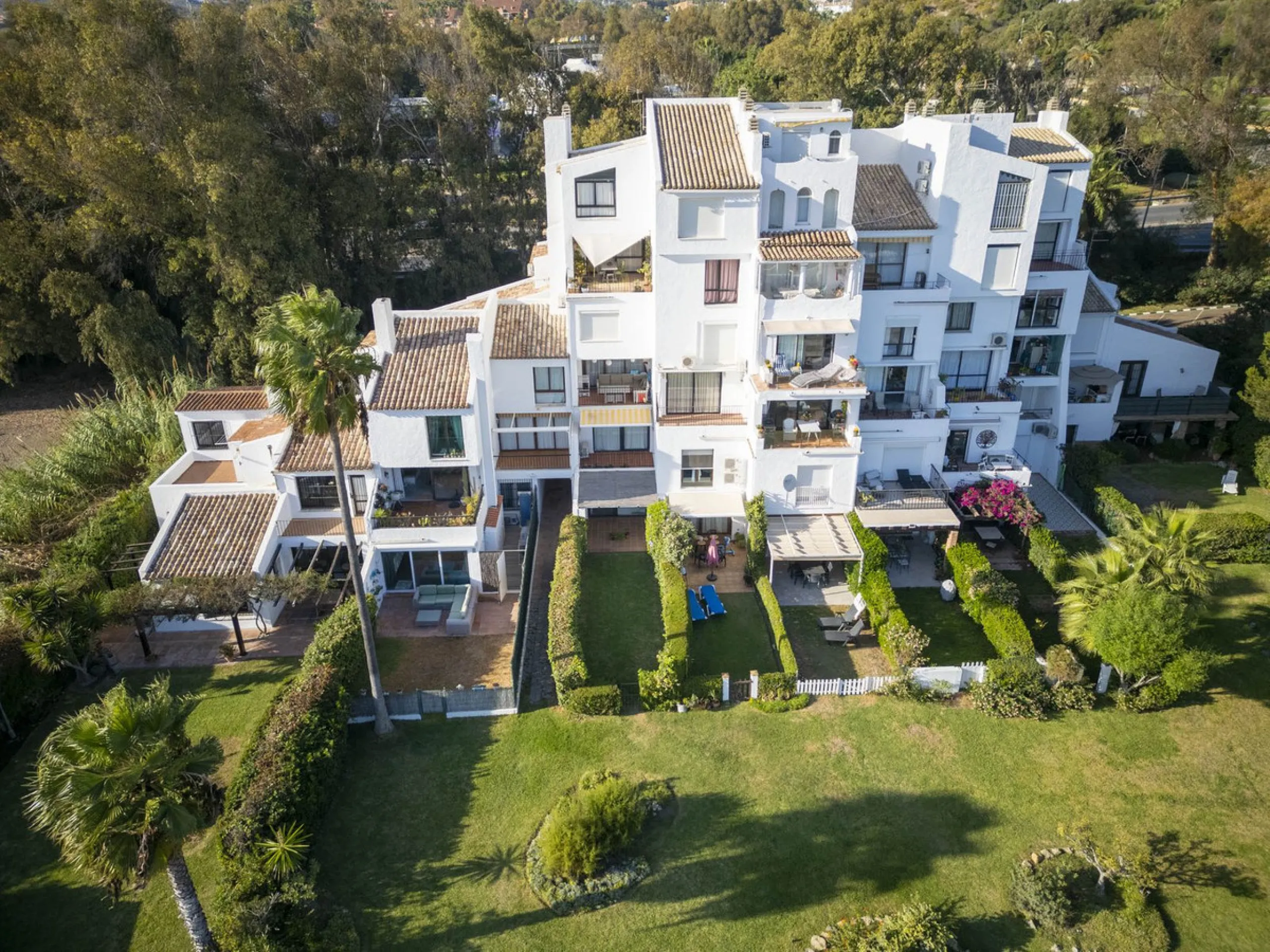 Absolutely beachfront, with uninterrupted panoramic sea views, this completely renovated apartment in Casares Costa sits directly on the beach promenade, offering the perfect blend of modern comfort and unbeatable coastal lifestyle. Stylishly refurbished 