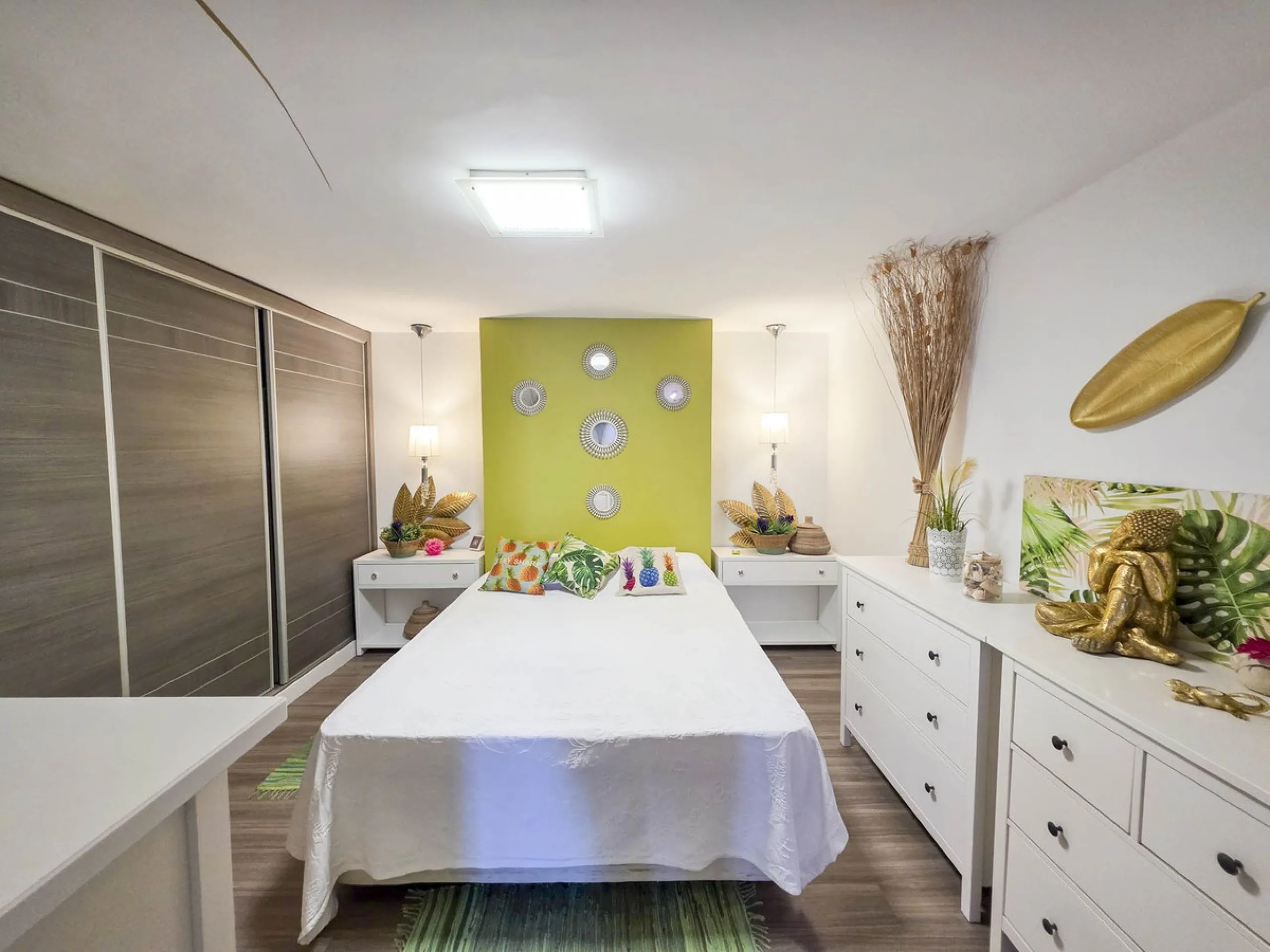 Absolutely beachfront, with uninterrupted panoramic sea views, this completely renovated apartment in Casares Costa sits directly on the beach promenade, offering the perfect blend of modern comfort and unbeatable coastal lifestyle. Stylishly refurbished 