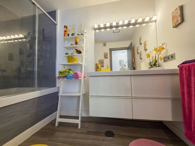 Absolutely beachfront, with uninterrupted panoramic sea views, this completely renovated apartment in Casares Costa sits directly on the beach promenade, offering the perfect blend of modern comfort and unbeatable coastal lifestyle. Stylishly refurbished 