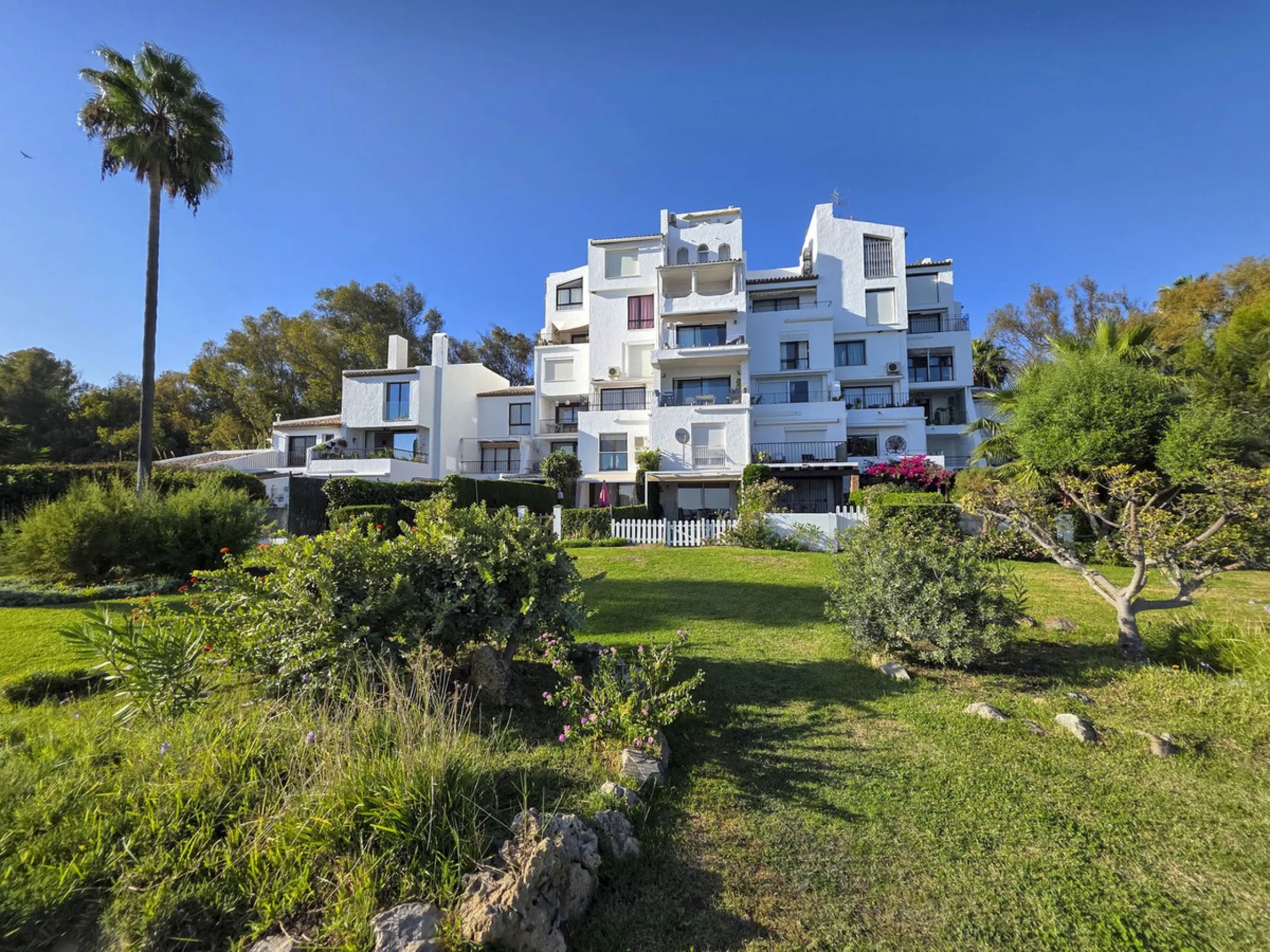 Absolutely beachfront, with uninterrupted panoramic sea views, this completely renovated apartment in Casares Costa sits directly on the beach promenade, offering the perfect blend of modern comfort and unbeatable coastal lifestyle. Stylishly refurbished 