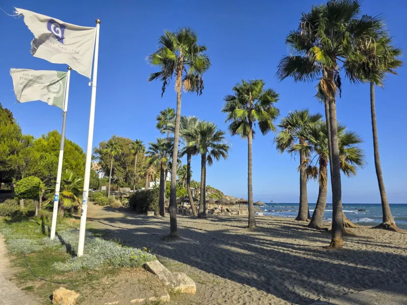 Absolutely beachfront, with uninterrupted panoramic sea views, this completely renovated apartment in Casares Costa sits directly on the beach promenade, offering the perfect blend of modern comfort and unbeatable coastal lifestyle. Stylishly refurbished 