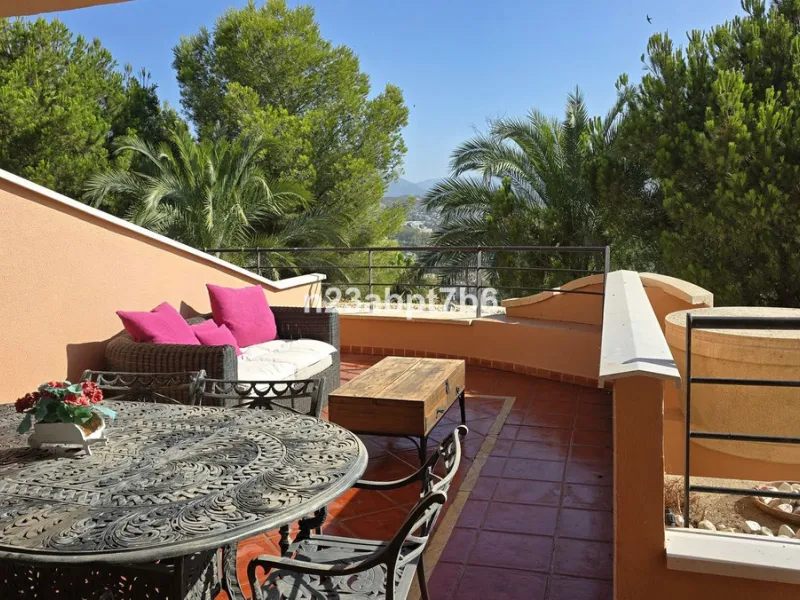 Welcome to this beautifully presented 2-bedroom, 2-bathroom apartment for sale in Magna Marbella, one of the most sought-after residential developments in the heart of Nueva Andalucía's Golf Valley, Marbella.